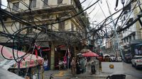 Penampakan Kabel Semrawut yang Hiasi Jalanan di Medan
