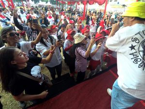Potret Keseruan Pesta Rakyat di Depok