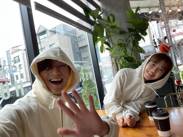 Potret Park Bo Young dan Park Seo Joon dalam film 'Concrete Utopia'