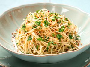 Resep Spaghetti Aglio e Olio Pakai 3 Bahan yang Gampang Dibuat Resep Spaghetti Aglio e Olio Pakai 3 Bahan yang Gampang Dibuat