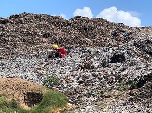 Warga Bakal Diwajibkan Pilah Sampah Sebelum Diangkut ke TPA Suwung Warga Bakal Diwajibkan Pilah Sampah Sebelum Diangkut ke TPA Suwung