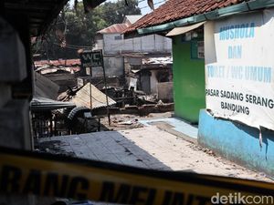 Kesaksian Pedagang Saat Kebakaran Pasar Sadang Serang Bandung Kesaksian Pedagang Saat Kebakaran Pasar Sadang Serang Bandung