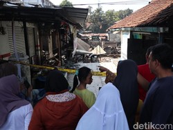 Bau Sangit Selimuti Pasar Sadang Serang Bandung Pascakebakaran