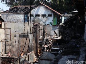 Pemkot Siapkan Pasar Sementara untuk Korban Kebakaran di Sadang Serang Pemkot Siapkan Pasar Sementara untuk Korban Kebakaran di Sadang Serang