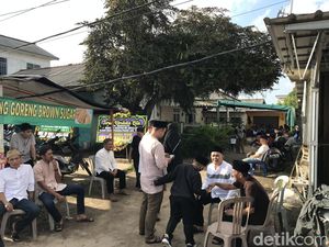 Suasana Rumah Duka Jelang Kedatangan Jenazah Redho Korban Mutilasi Suasana Rumah Duka Jelang Kedatangan Jenazah Redho Korban Mutilasi