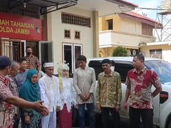 Momen Haru Tahanan Polda Jambi Nikah, Langsung ke Sel Usai Ijab Kabul