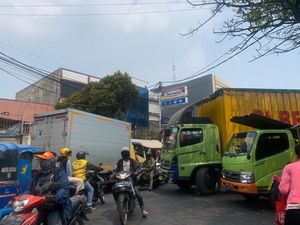 Ada Truk Mogok, Jalan Kapuk Raya Jakut Macet