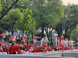 Aksi Sri Mulyani-Retno Marsudi Lenggak-lenggok di Catwalk Istana Berkebaya