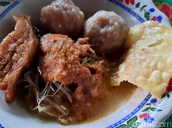Unik Tapi Enak, Bakso Pecel di Pacet Mojokerto Bikin Lidah Bergoyang