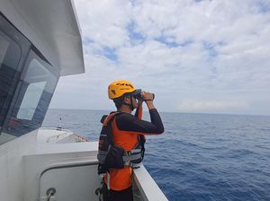 ABK Kapal KM Hasil Laut Jaya Jatuh ke Laut, Basarnas Turun Tangan ABK Kapal KM Hasil Laut Jaya Jatuh ke Laut, Basarnas Turun Tangan
