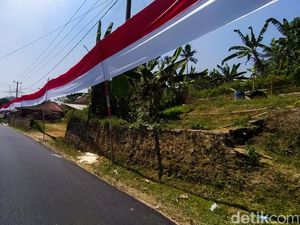 Menengok Bendera Indonesia Membentang 1,3 Km di Pelosok Bandung Barat Menengok Bendera Indonesia Membentang 1,3 Km di Pelosok Bandung Barat