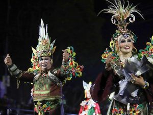 Bupati, Kapolres dan Kepala OPD Jember Ikut Ramaikan Grand Carnival JFC Bupati, Kapolres dan Kepala OPD Jember Ikut Ramaikan Grand Carnival JFC
