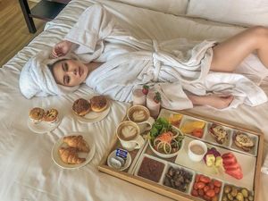 Cantiknya Fabienne Nicole, Miss Universe Indonesia Saat Brunch dan Belanja Sayur