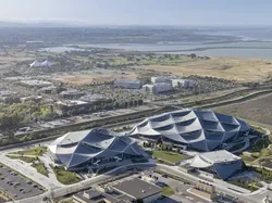 Solusi Pengganti WFH ala Google: Menginap di Hotel Kantor