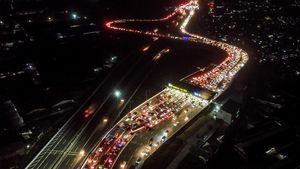 Potret Kemacetan Tol Purbaleunyi Imbas Kecelakaan Truk