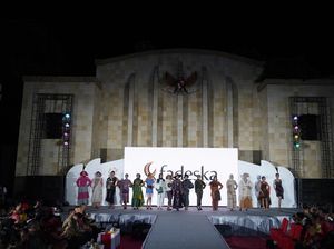 Kreasikan Batik-Lurik, 50 Desainer Pamer Karya di Klaten Fashion Festival