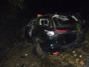 Mobil Bawa Sekeluarga Terjun ke Jurang Sedalam 60 Meter di Toba, 1 Tewas