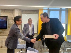 Menkes RI Temui Elon Musk Bahas Pembangunan Akses Internet untuk Puskesmas Menkes RI Temui Elon Musk Bahas Pembangunan Akses Internet untuk Puskesmas