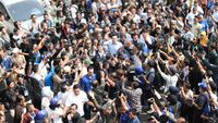 Momen AHY-Anies Terima Curhatan Warga Bandung