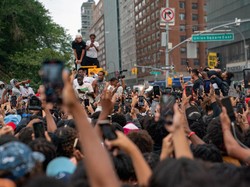 Kerusuhan Besar di New York Gegara Konten Giveaway, Kok Bisa?