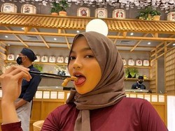 Pelapor Minta KPI Larang Oklin Fia Tampil di TV Usai Konten Jilat Es Krim