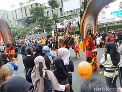 Warga Padati CFD Bundaran HI Pagi Ini, Banyak Pameran Budaya