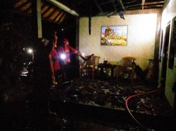 Korsleting Listrik, Rumah Guru SMP Terbakar-Kerugian Rp 50 Juta