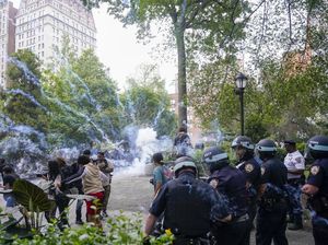 Potret Bagi-bagi PS5 di New York Berujung Ricuh