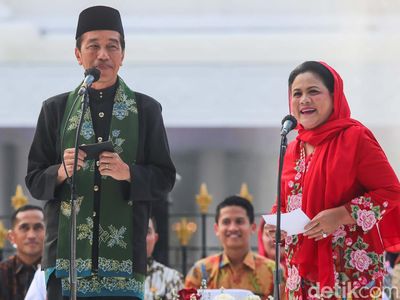 Potret Jokowi dan Iriana Berbusana Betawi Buka Istana Berkebaya