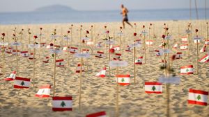 Ratusan Mawar dan Bendera Lebanon Penuhi Pantai Copacabana Brasil
