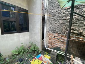 Altaf Buang Sweater Bercak Darah Zidan Mahasiswa UI di Sela Tembok Kos Altaf Buang Sweater Bercak Darah Zidan Mahasiswa UI di Sela Tembok Kos