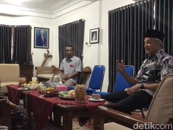Momen Ganjar Pamitan-Temui Ibunda Ketum PBNU di Leteh Rembang