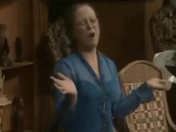 Tante Lien Penyanyi Lagu Geef Mij Maar Nasi Goreng Kelahiran Surabaya Wafat