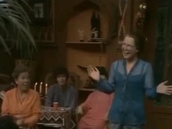 Geef Mij Maar Nasi Goreng, Lagu Rindu Tante Lien Seputar Kuliner Surabaya