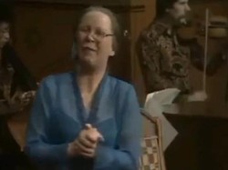 Lirik Lagu Geef Mij Maar Nasi Goreng Tante Lien dan Terjemahan