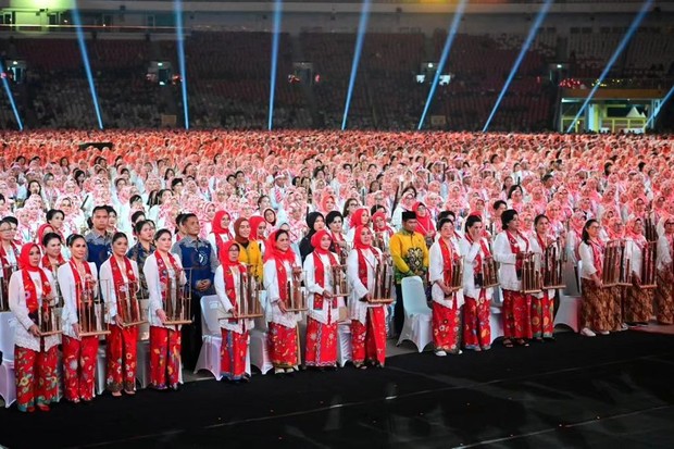 15ribu pemain angklung pecahkan rekor dunia
