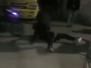 Sadis! Remaja Putri Dikeroyok 8 Pria di Sukabumi, Kepala Dilindas Motor