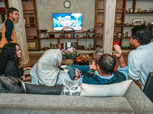 Anies Unggah Foto Nonton One Piece Bareng Keluarga: Seru Juga Ya