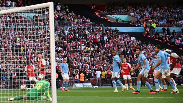 Soccer Football - Community Shield - Manchester City v Arsenal - Wembley Stadium, London, Britain - August 6, 2023  Arsenal's Leandro Trossard scores their first goal REUTERS/Dylan Martinez