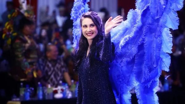 7 Pesona Arumi Bachsin Bersayap di Jember Fashion Carnaval, Dipuji Bak Bidadari