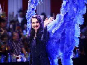 7 Pesona Arumi Bachsin Bersayap di Jember Fashion Carnaval, Dipuji Bak Bidadari 7 Pesona Arumi Bachsin Bersayap di Jember Fashion Carnaval, Dipuji Bak Bidadari