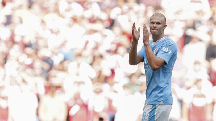 Manchester Citys Erling Haaland applauds during the English FA Community Shield final soccer match between Arsenal and Manchester City at Wembley Stadium in London, Sunday, Aug. 6, 2023. (AP Photo/David Cliff)