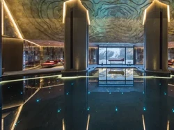 Dari Luar Cuma Satu Lantai, Eh Nggak Tahunya Istana Ini Punya 7 Lantai ke Bawah