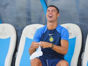 Ronaldo Pakai Kutek Hitam di Kaki, Ini Alasannya Ronaldo Pakai Kutek Hitam di Kaki, Ini Alasannya