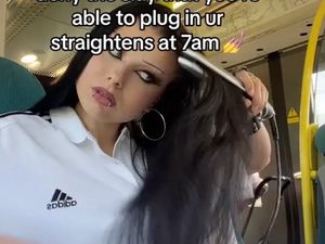 Viral Wanita Catok Rambut di Kereta, Berakhir Dihujat Netizen karena Ini