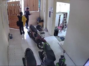 Detik-detik Zidan Mahasiswa UI dan Pembunuhnya Tiba di Kos Terekam CCTV