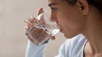 Kebanyakan Minum Air Putih Bisa Berujung Fatal, Ini Penjelasan Medisnya!