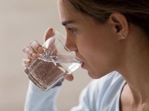 Kebanyakan Minum Air Putih Bisa Berujung Fatal, Ini Penjelasan Medisnya!