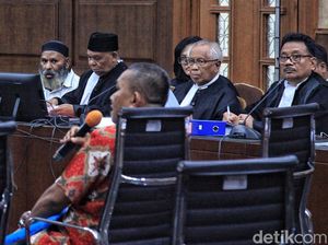 Emosi Lukas Enembe saat Dibilang Berjudi