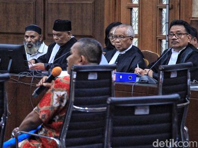 Emosi Lukas Enembe saat Dibilang Berjudi